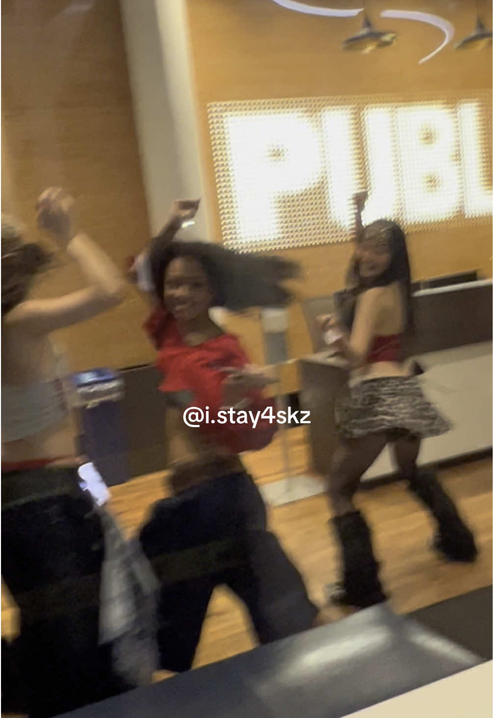 My friend took this video of us bumping into @KATSEYE after the concert… it was so funny bc they said bye to fans, got into their car, we said bye from the side walk and then walked to the train (that was a block away) and they got dropped off there lmaoo literally like a 10 second ride. Also, not them throwing it back while my friend tried to do a haert lol. They are so unserious and funny #K#KatseyeS#SophiaD#DanielaL#LaraM#MeganM#ManonY#YoonchaeE#EyekonsN#NewYorkD#Debutf#fypシLatinamami #Gnarly