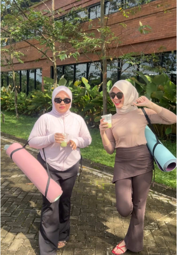 outfit check after yoga sesh🤩