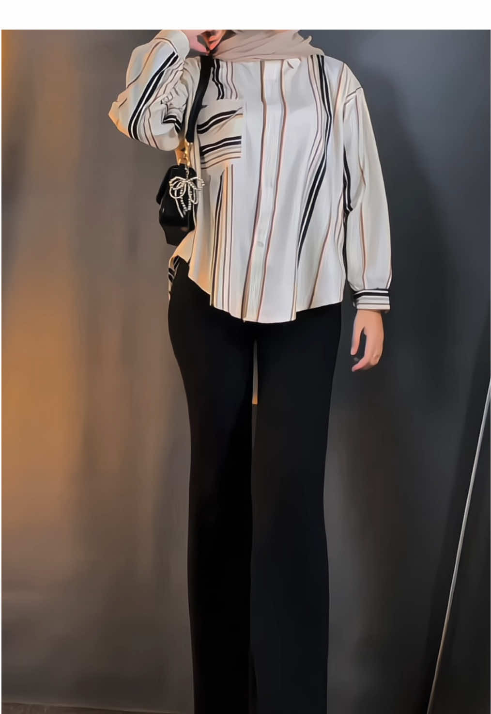 demi apaa kemeja secakepp ini harganya cuma 35rban ajaa 😭#kemejawanita #kemejaoversize #kemejastripe #kemejasalur #kemejaoutfit #kemejapocket #outfitideas 