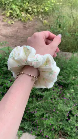Scrunchies vải  xô 2 lớp dày dặn hoạ tiết hoa tulip nhí đáng êu cottoc begai #cottoc #scrunchies #mayva #phukienthoitrang 