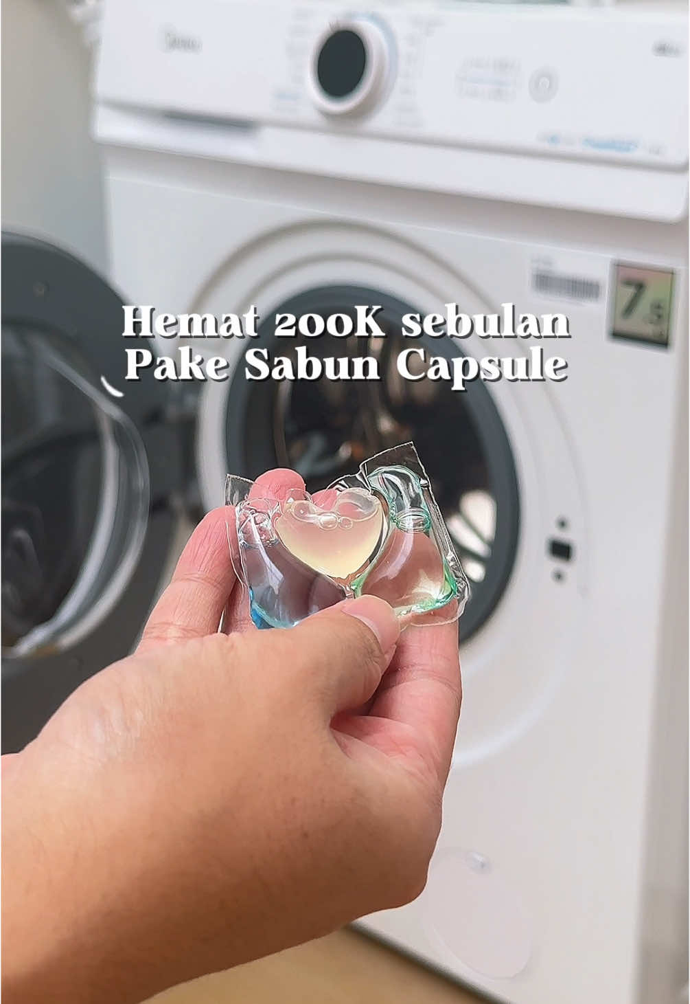 Sabun Capsule lebih hemat daripada sabun cair karena lebih tertakar dan udah 3 in 1. Sabun mesin cuci front loading #laugend #detergent 