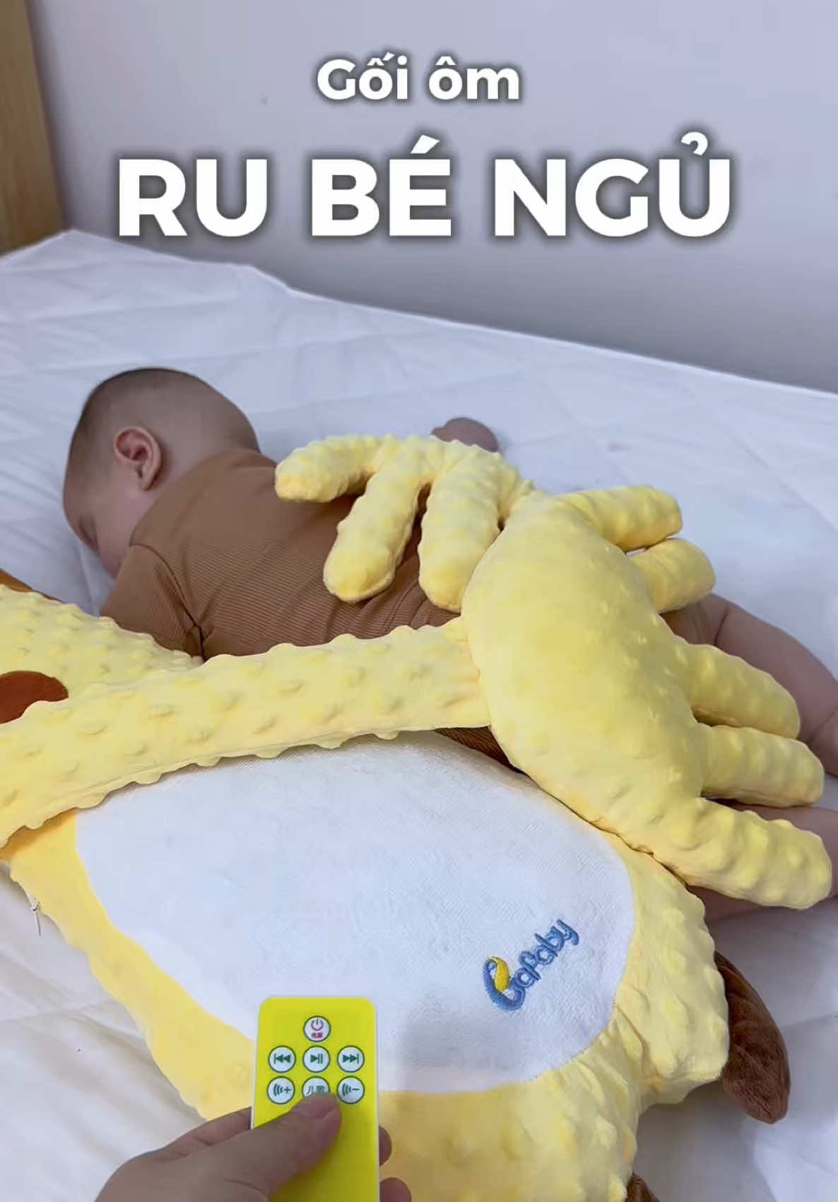 Một chiếc gối vừa có tay vỗ, vừa có tiếng ồn trắng ru bé ngủ rất là xịn sò lun các mom #thanhdangmetaoteu #taoreview22 #goiomchobe #goiombafaby #goiomvongu #bafaby 