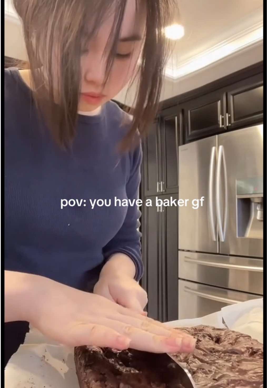 cutting block of brownie #fypシ #fyp #foryoupage #explore #explorepage #viral #Foodie #foodtiktok #foodtiktok #baking #brownies 
