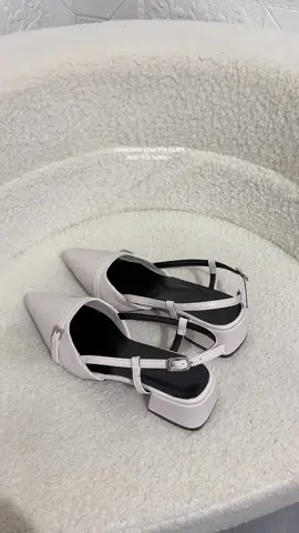 #heels #sandals #yotosandals #womensandals #footwear #trending 