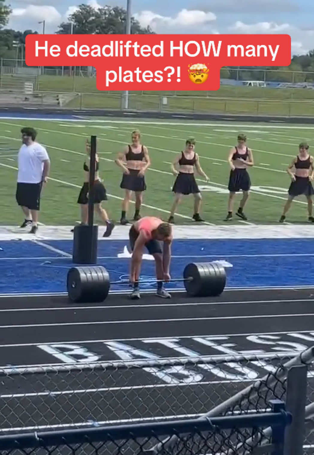 No belt, no warmup, straight strength 😳 (Via: @Will Westerfeld) #deadlift #cheerleading #strength #weightlifting #strengthtraining #beast #powderpuff #tank 