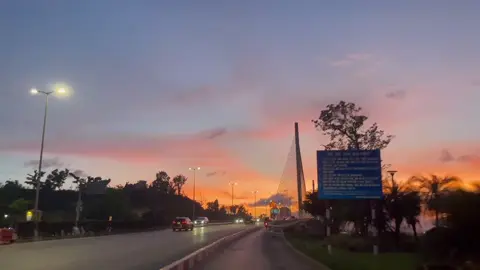 Cảnh này đã đủ níu giữ bạn ở bạn chưa..!! Cung đường ngắm hoàng hôn cực Chill#hạlong #hongai #quangninh #valley #halongchill #virall #xuhuongtiktok2025 