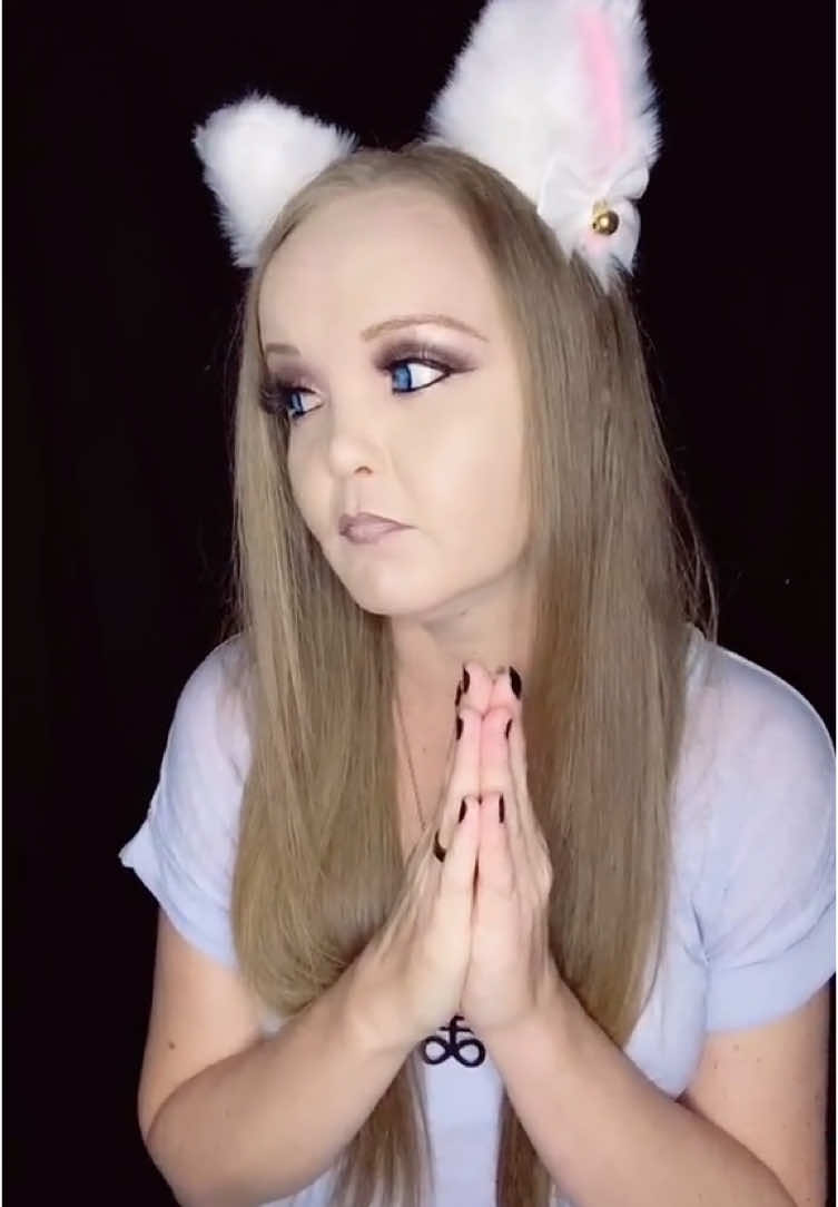 #ifyourehappyandyouknowit #ifyouresadandyouknowit #clap #checkmate #donttellmewhattodo #bratchat #drinkyourwater #no 