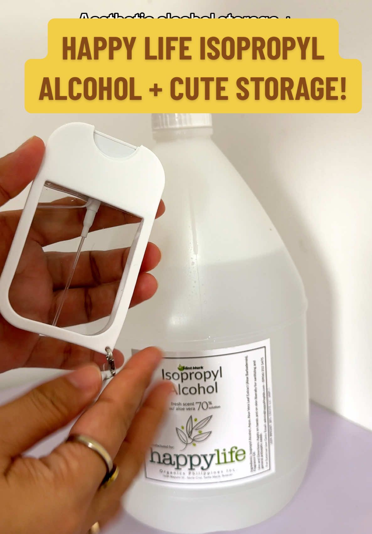 Who says alcohol can’t be cute? I found this aesthetic alcohol dispenser and paired it with my 1-gallon Happy Life isopropyl alcohol (may aloe vera & fresh scent). Hindi lang malinis, kundi nakakatuwang tignan! Perfect for every mom’s kitchen or living room corner! #HappyLifeAlcohol #TeamCathFam #MommyFindsPH #AestheticEssentials #BudolSaBahay #CleanAndCute #AlcoholStation #TiktokMomPH #FYP#VocêNasceuParaMudar 