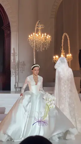 Mẫu nữ gặp sự cố khi trình diễn tại Vietnam Couture Fashion Week 2025 #ChumChum #BimatVbiz #LatTungVbiz #TheGioiModels #GlobalEM #TiktokGiaiTri #VietnamCoutureFashionWeekByChumChum #LongKan #LongKanByChumChum 