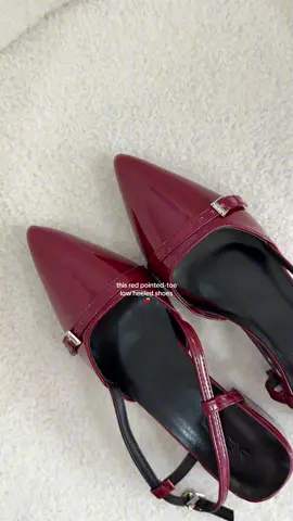 Super elegant red shoes! #redshoes #shoesforwomen #lowheels #pointedtoeshoes #yotoshoes #trendingshoes #elegantshoes #titashoes 