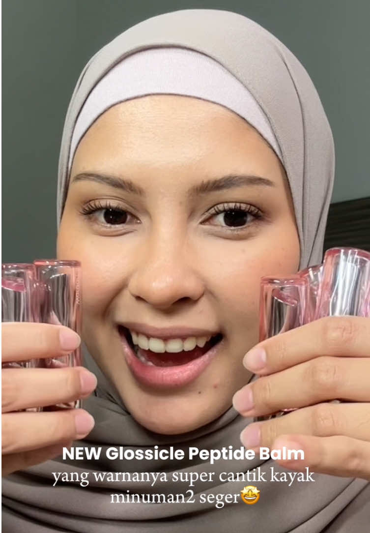 Moisture, lightweight, and effortlessly pretty! Introducing Glossicle Peptide Balm, your new everyday lipbalm 💄✨ #Wardah #GlossciclePeptideBalm #WardahGlossicle #WardahTintedLipBalm