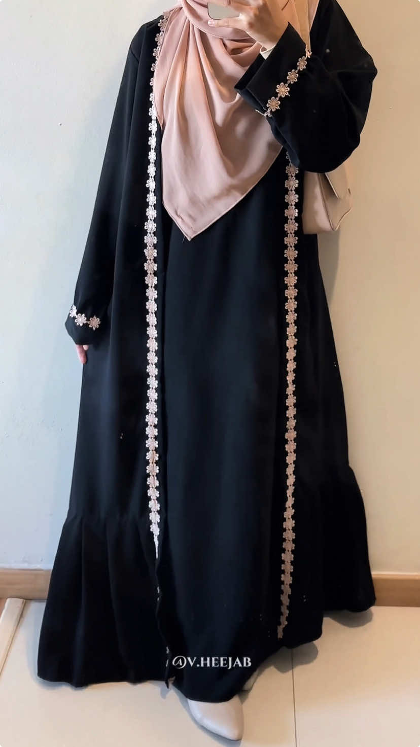 Ada yg sama gak sih 😭🤭🖤🌼✨🥳#outfit #outfitideas #outfitinspo #abaya #abayastyle #abayagirls #abayafashion #abayadubai #abayamurah #abayahitam #rekomendasi #rekomendasioutfit #fyp #abayajetblack #masukberanda 