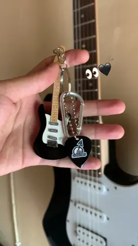 Keychain Miniatur Guitar The ADAMS 👀🖤#theadams #timur #keychain #pickguitar #fyppppppppppppppppppppppp 