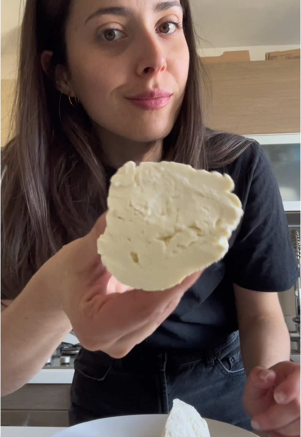 1L de lait, 4 cuillères à soupe de vinaigre blanc et un peu de sel, c’est tout !  #mozza #mozzarella #faitmaison #recette 