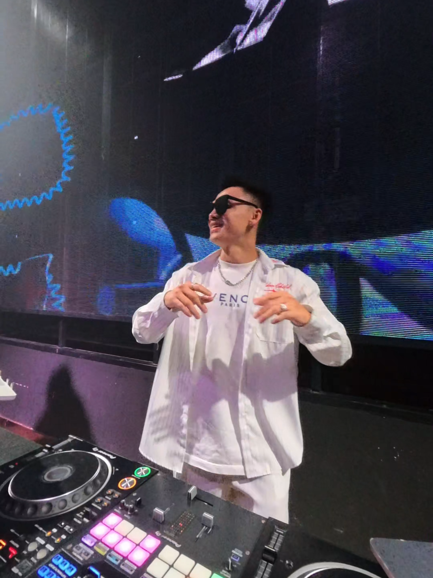 八方来财- SKAI_ISYOURGOD @y3llomusicofficial 🤩  #djeyedee #dolbycrew #partytime #remix #hottiktok #viral #club #dj #fyp #fypシ゚  #八方来财 #SKAI_ISYOURGOD ##bāfāngláicái