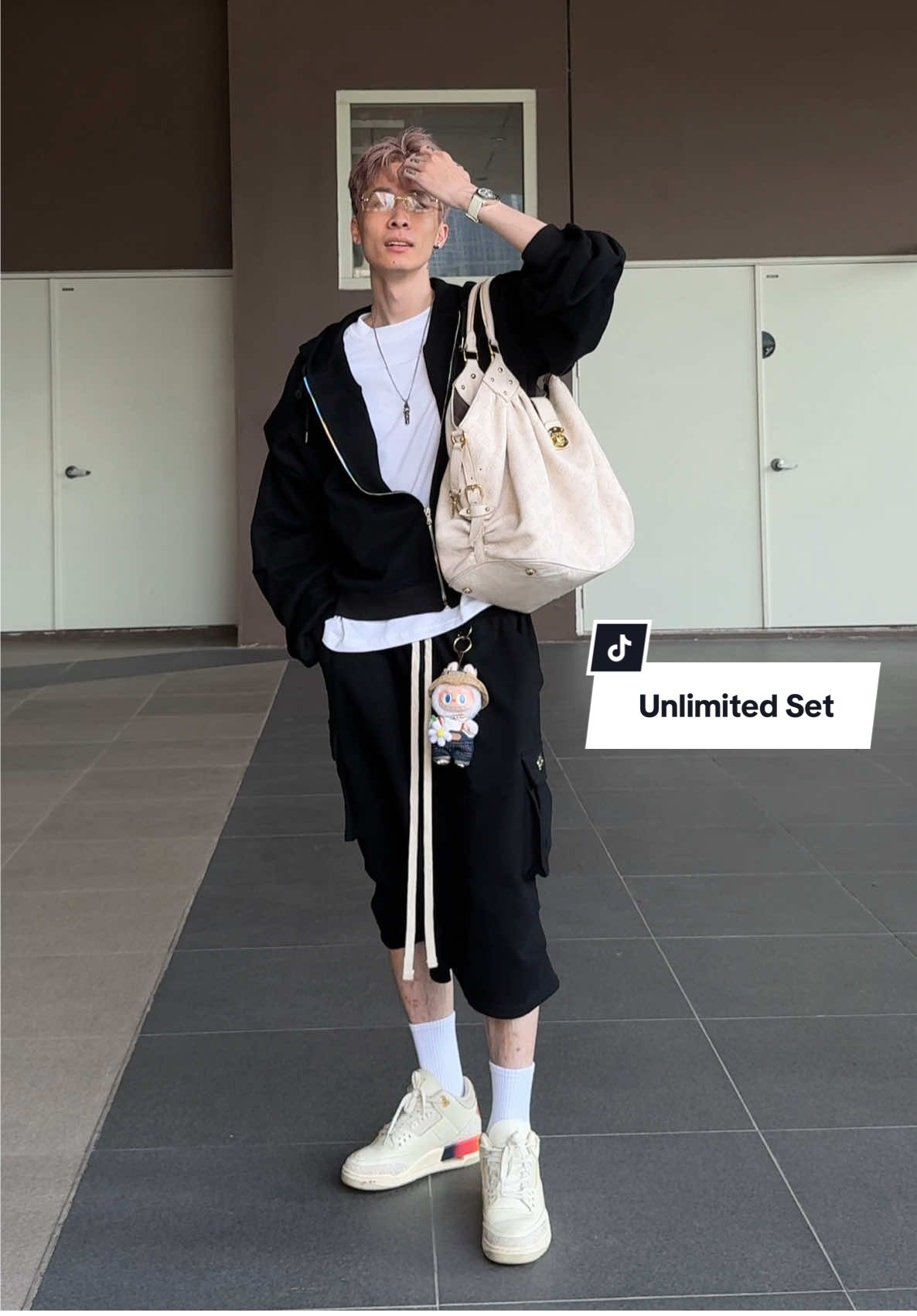 Nghe nói set này dạo này hot 🤗#duongvocung #xuhuong #outfit #unlimited #fyp 