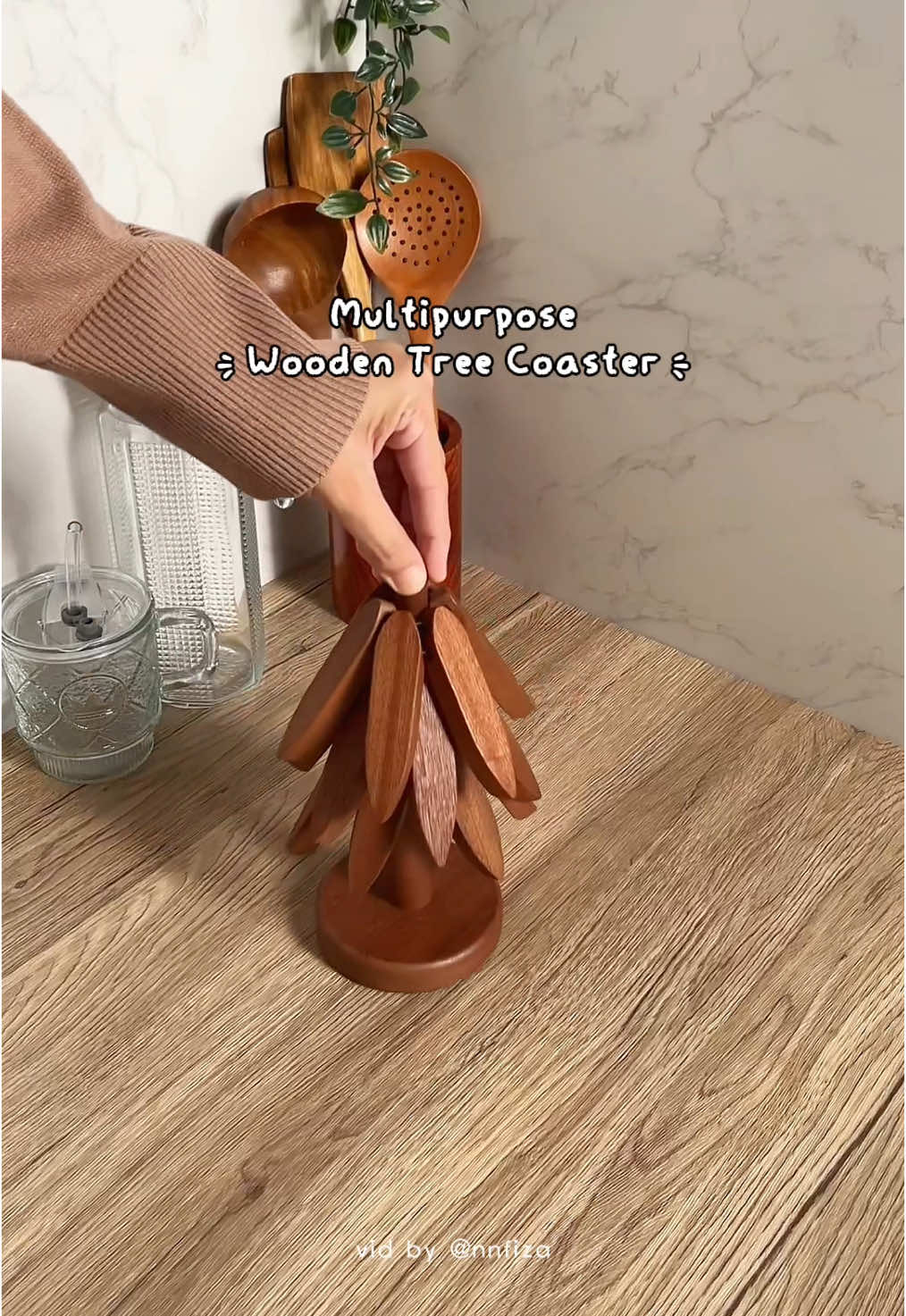 Cantik sangat pelapik serbaguna ni. Boleh la guna untuk alas periuk & kuali panas lepas masak. Comey dooh ! #woodentreecoasters #alasperiuk #coaster #kitchenfinds #kitchen #kitchenware 