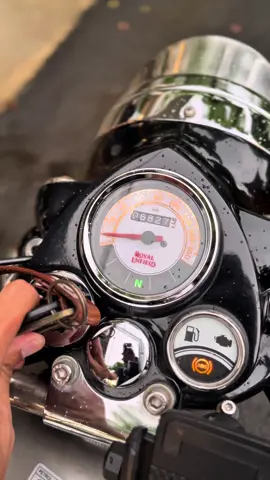 Ignition start 🔑 🏍️💨🏁 #ftw #royalenfield #royalenfieldclassic500 #britishstyle #britishstyle🇬🇧 #classicmotorcycle #britishstylemotorcycle 