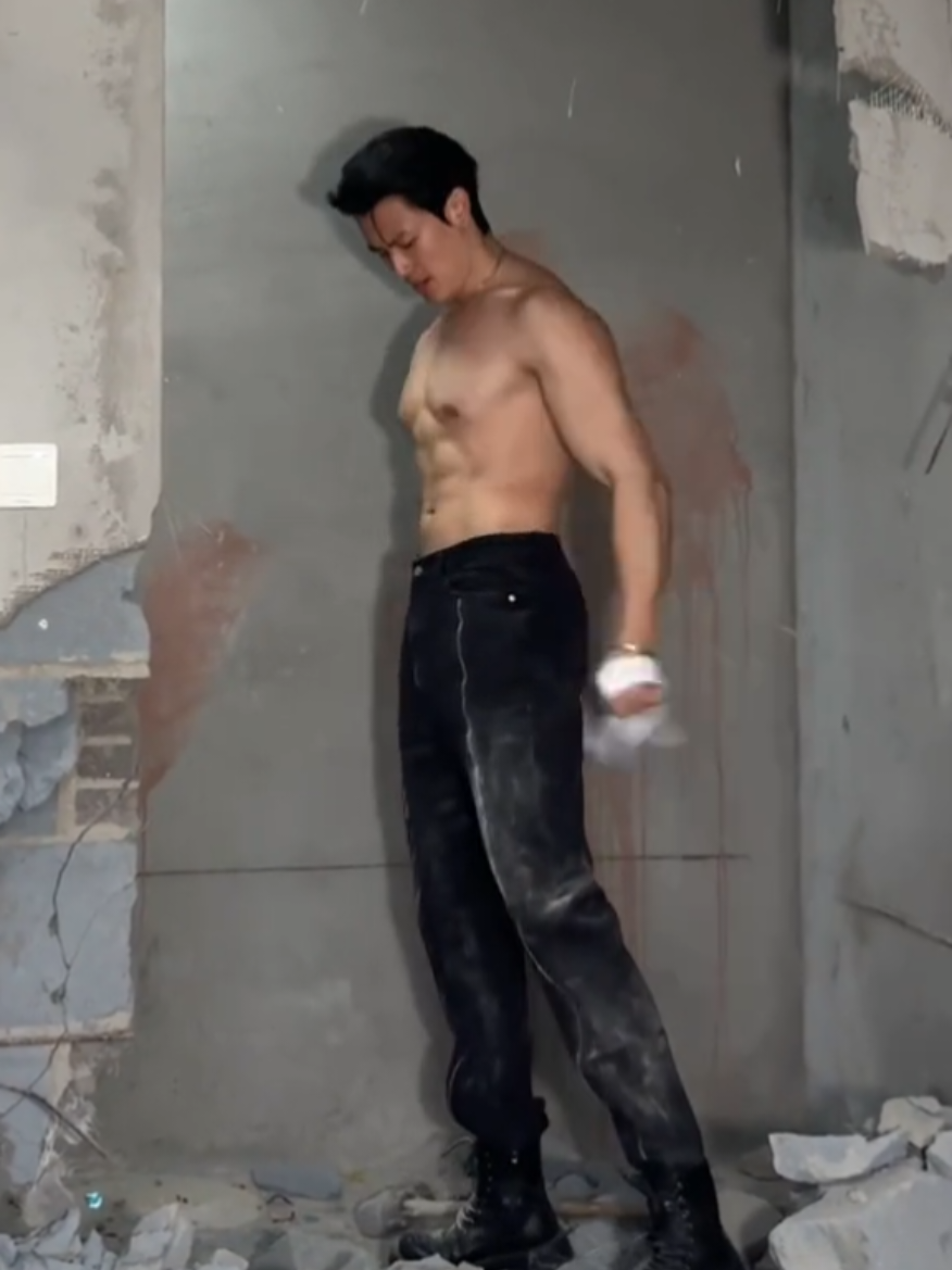 Geez, why is the new decorator so handsome today?  📷 : Gangtie Rourou #gangtierourou #rourou #china #decorator #douyin #tukangbangunan #abs 