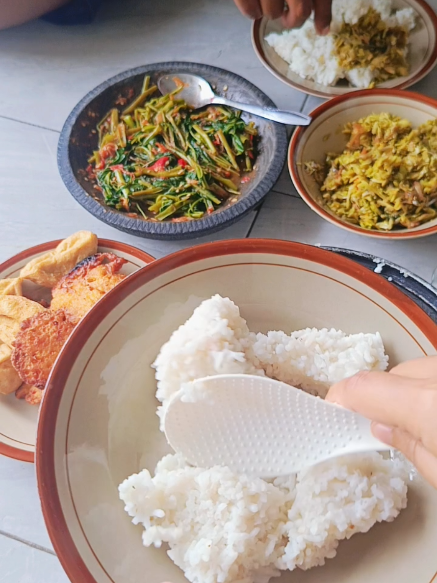 tumis kembang kates &plecing kangkung 