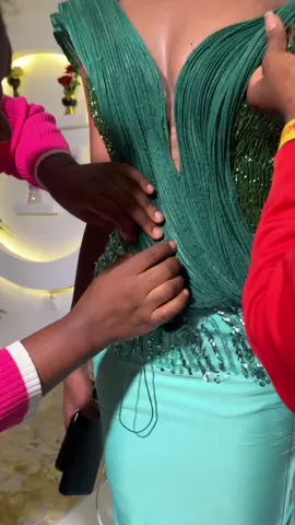 How my client slayed for her final year thanks giving  Outfit by yours truly #biuthanksgiving2025 #asoebi #asoebistyles #nigeriafashiondesigner #fashionacademyinbenin #nigerianwedding #viral 