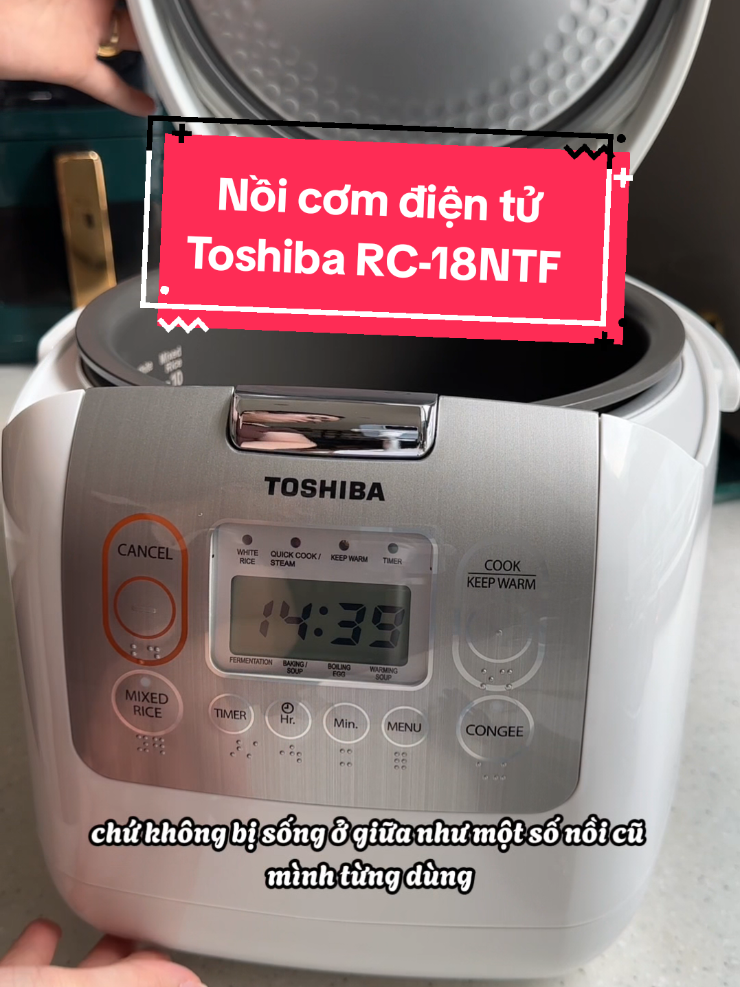 Nồi cơm điện Toshiba RC-18NTF(W) dung tích 1.8 lít Xuất xứ: Thái Lan. Bảo hành chính hãng 12 tháng.  Xịn sò với lòng nồi cực dày như nồi cao tần luôn với lòng nồi được làm từ chất liệu hợp kim nhôm tráng lớp Titanium chống trầy và Fluorocarbon Polymer chống dính, với độ dày lên đến 4 mm, cho khả năng chống dính và dẫn nhiệt cao, giúp cơm vừa chín đều, vừa không bị dính vào lòng nồi sau khi nấu. -------------------------- - Model: RC-18NTF(W). - Thương hiệu: Toshiba. - Xuất xứ: Thái Lan. - Điện năng tiêu thụ: 680W. - Loại sản phẩm: Nồi cơm điện tử. - Dung tích: 1,8 lít - nấu được khoảng 1,5kg gạo. - Kích thước: 28x352x249mm, trọng lượng: 4.5kg - Chức năng: Nấu cơm, nấu cháo, soup, hầm,... - Thiết kế chắc chắn, màu trắng sang trọng - Lòng nồi dày phủ lớp chống dính Flon bền bỉ - Nồi có xửng hấp giúp bạn hấp bánh bao, rau củ quả tiện lợi - Nhiều chế độ nấu tự động, giữ ấm, hâm nóng, hẹn giờ nấu tiện dụng #noicomdientutoshiba #toshiba18ntfv #noicomdientoshiba 