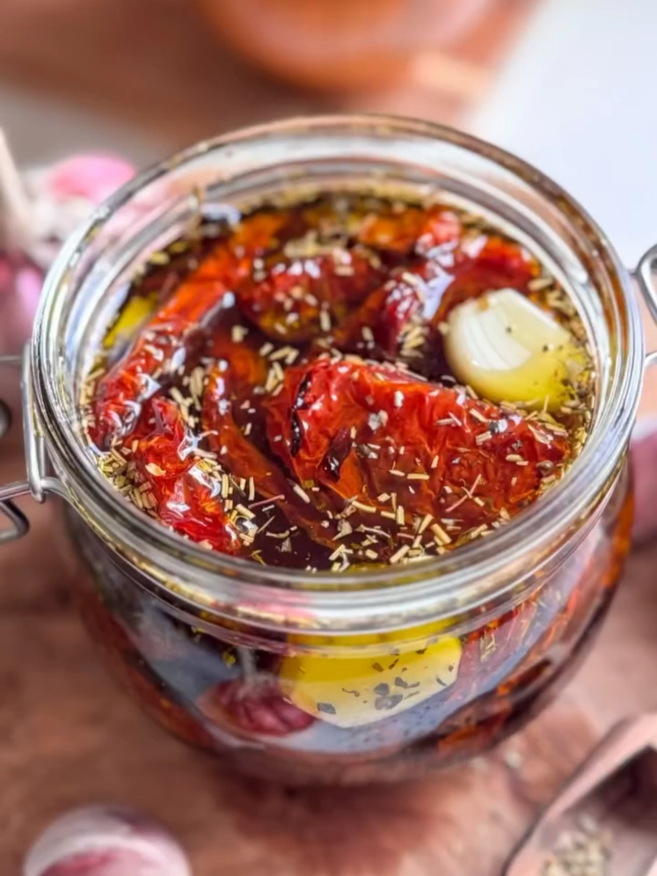 Tomates séchées طماطم مجففة #tomates #tomates🍅 #طماطم #طماطم_مجففة #tomatesséchées #tomato #tomatoes #tomatoma  #tajinemarocain🇲🇦🇲🇦🇲🇦🇲🇦🇲🇦 #tajinemaroc #طاجين_مغربي #maroc🇲🇦 #marocco #marocaine🇲🇦tiktok #مغربي #مغربية #فولو❤️ #فولو🙏🏻لايك❤️اكسبلور🙏🏻🌹💫 #tajinemarocain #tanjianci檀健次 #طنجية___مراكشية 