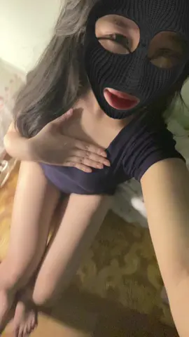 Phải tự lau nước mắt:((