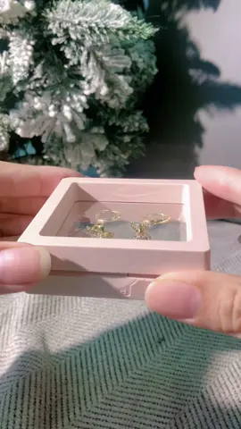 #crossearrings #crowncross #crowncrossnecklace #christianity #wwjd #momjewelry #womenjewelry #giftsforher #christmasgiftideas 