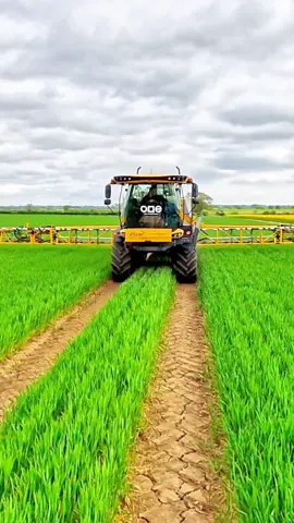 Chafer Machinery have recently finished the final scanning runs with their Smart Sprayer! You will find them at the Cereals Event in June, where they will be on hand to answer questions and update visitors on how this project is going as it nears its final stages. Please make sure you drop in for an update! @Chafer Machinery #cropsprayer #britishfarming #farmsprayer 