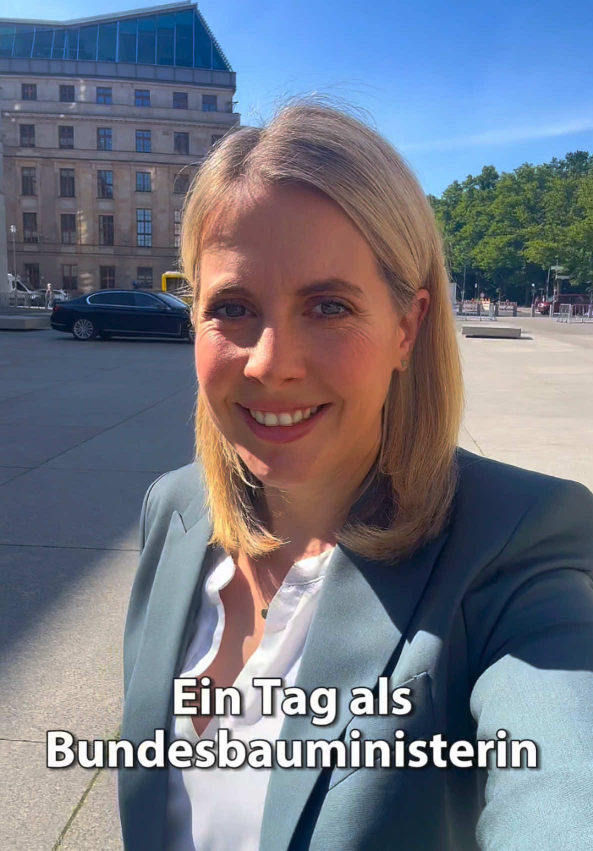 Viele von euch wollten wissen: Wie sieht mein Alltag als Bauministerin aus? 👀 Hier kommt der erste Einblick - ein Follow me around 👣