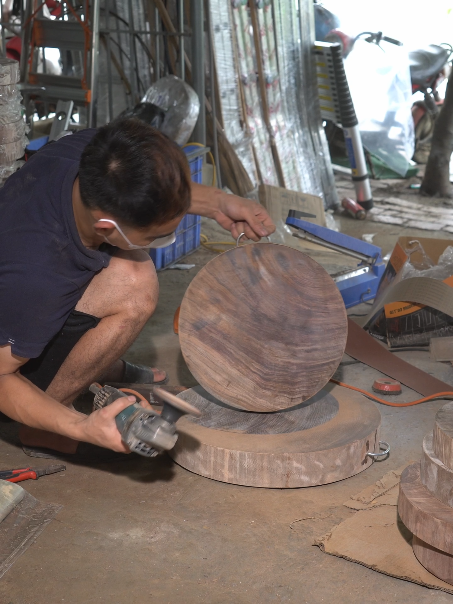 Gia công thớt gửi đi cho bác khách