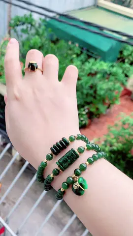 Vòng ngọc bích mix linh vật#nangluongtichcuc #vongtayphongthuy #vatphamphongthuy #xuhướng #livehighlights #ngudieu #tyhuu #luthong #kienthucphongthuy #ngocbich #giaidapphongthuy #ngocbich #tiktoklive #tiktoklivevietnam #livegift #hearts #tráitim #traogiatri #ConSantanderConecto #tamlinhvietnam #daothienchua 