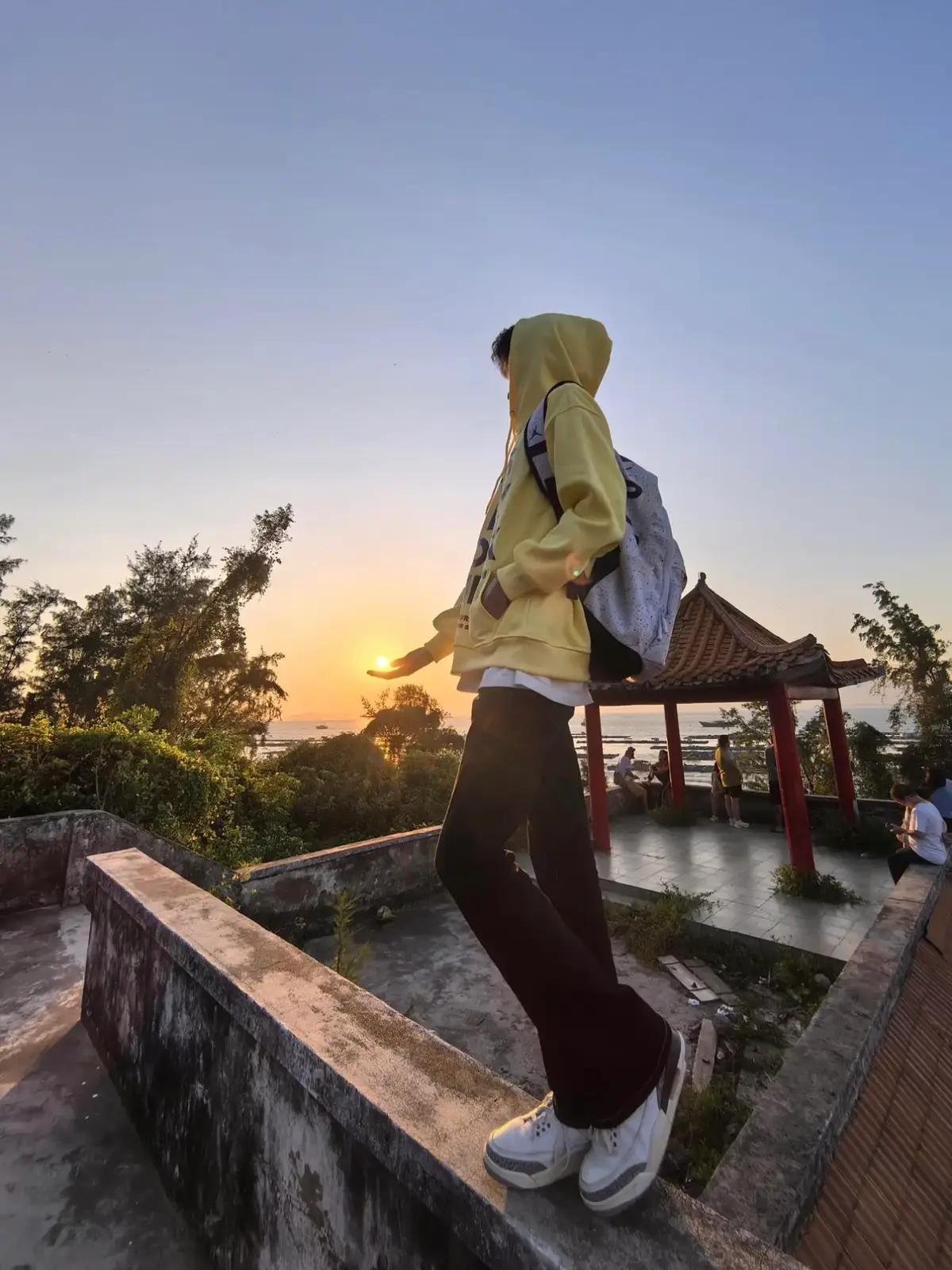 Cởi bỏ xiềng xích ngày xưa, đến hôm nay mới thật sự hiểu rõ chính mình.