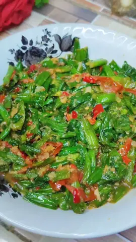 Tumis genjer terasi pedas tidak pahit tetap hijau, aroma terasinya bikin lapar #fyp #masakanrumahan #sayur 