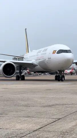 Entebbe - London NEO style 😍 #ugandairlines #uganda #airbus #airbusa330 #a330neo #aviation #fyp #pilot #cabincrew 