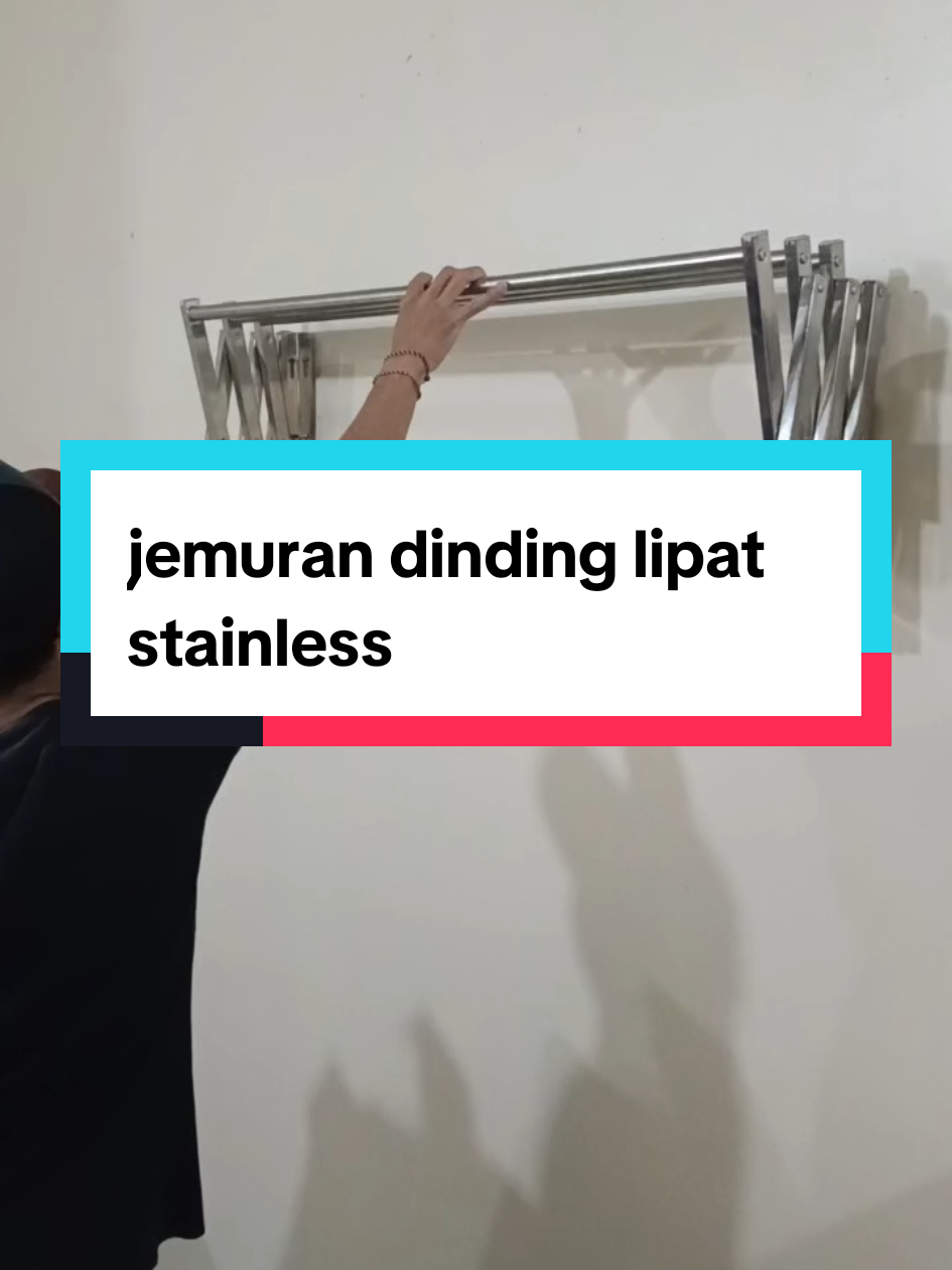 musim hujan jemuran baju basah menumpuk di rumah?ruangan sempit.jemuran baju ini bisa di lipat saat tidak di gunakan hemat ruang.pemasangan di dinding.bahan kokoh besi stainless steel. #jemuranlipat #jemuranbaju #jemuranminimalis #jemuranlipatdinding #jemuranstainless #iderumahminimalis #guncang66spesialgajian 
