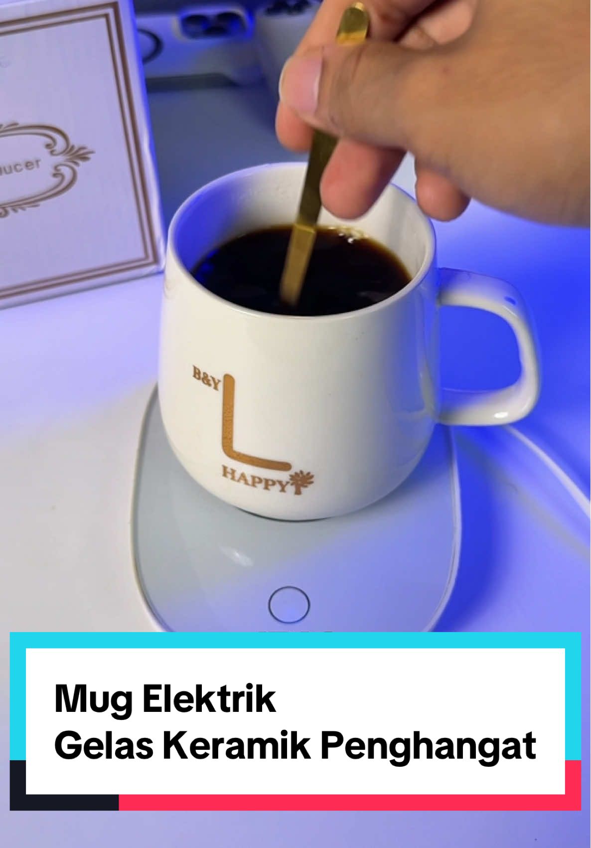 solusi kopi cepet dingin 🥳 pake Mug penghangat elektrik. Gelas keramik nya tebal tinggal colok listrik. #mugelektrik #mugkopi #gelaskeramikelektrik #mugpenghangat #guncang66spesialgajian 