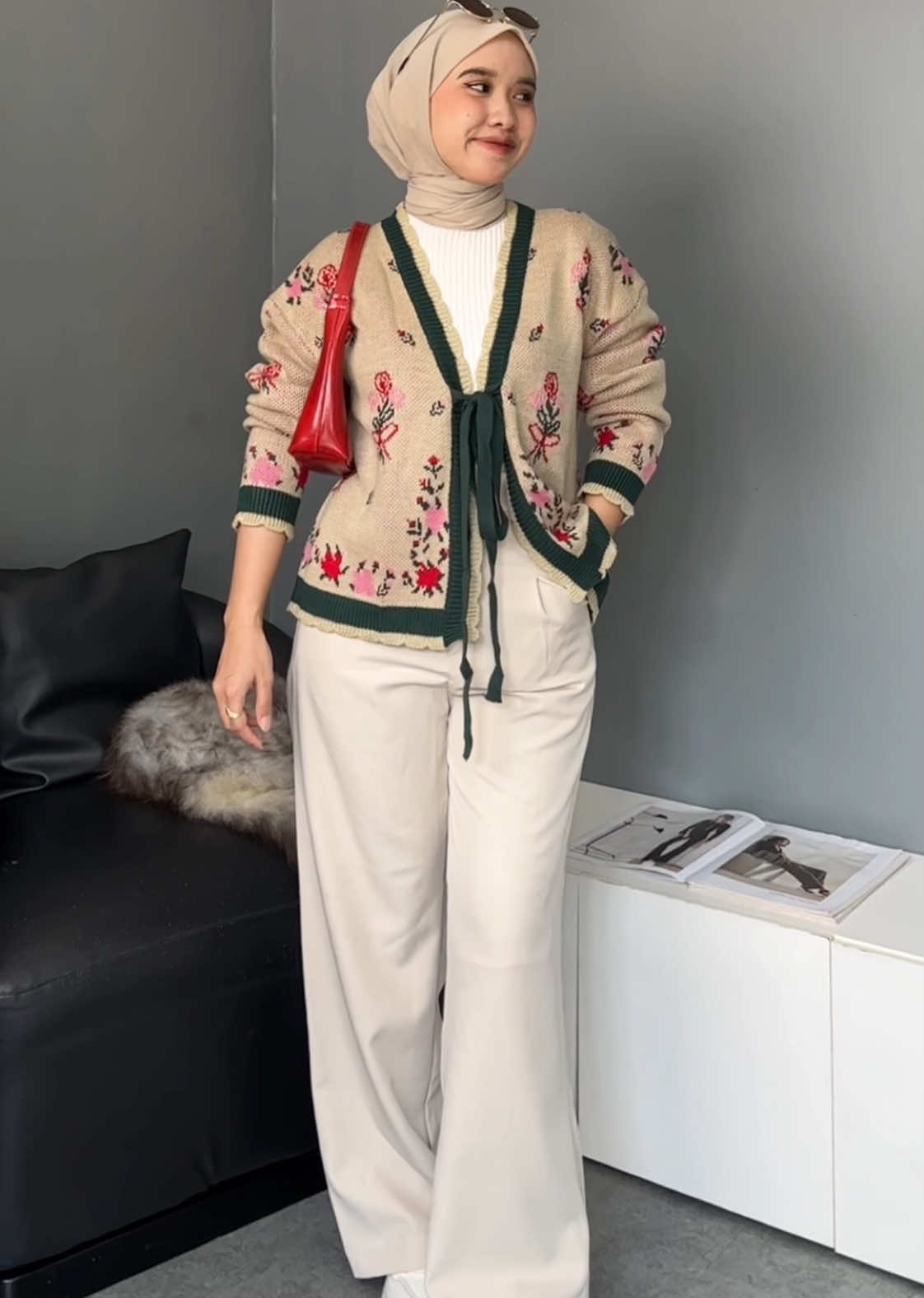 knitwear garis keras 🤩🫶🏻 cardigan — l!nk 605a  pants — 388a bag — 432a sepatu — 40a #fyp #cardi #cardigan 