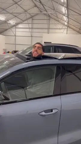 Panoramadak voor in de zomer? Dan zit je in deze X5 in elk geval goed! 😏 - BMW X5 45e xDrive M Sportpakket - 2022 - 394 pk - 45.526 km - €76.950 Interesse? Check de site en maak snel een showroomafspraak! 📲