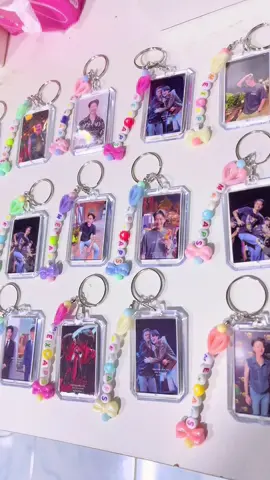 พวงกุญแจอะคริลิค ใส่ได้ 2 รูปเลยค่ะ 🥰 📍 สั่งสินค้าแล้วอย่าลืมส่งรูปให้ร้านทำนะคะ📍 #ของขวัญวันครบรอบ #ของขวัญให้แฟน #ของขวัญวันเกิด #giveaway #ของสะสม #ของที่ระลึก #ของแจกแฟนคลับ #พวงกุญแจ #พวงกุญแจรูปภาพ #พวงกุญแจกรอบรูป #เม็กอภิสิทธิ์ 