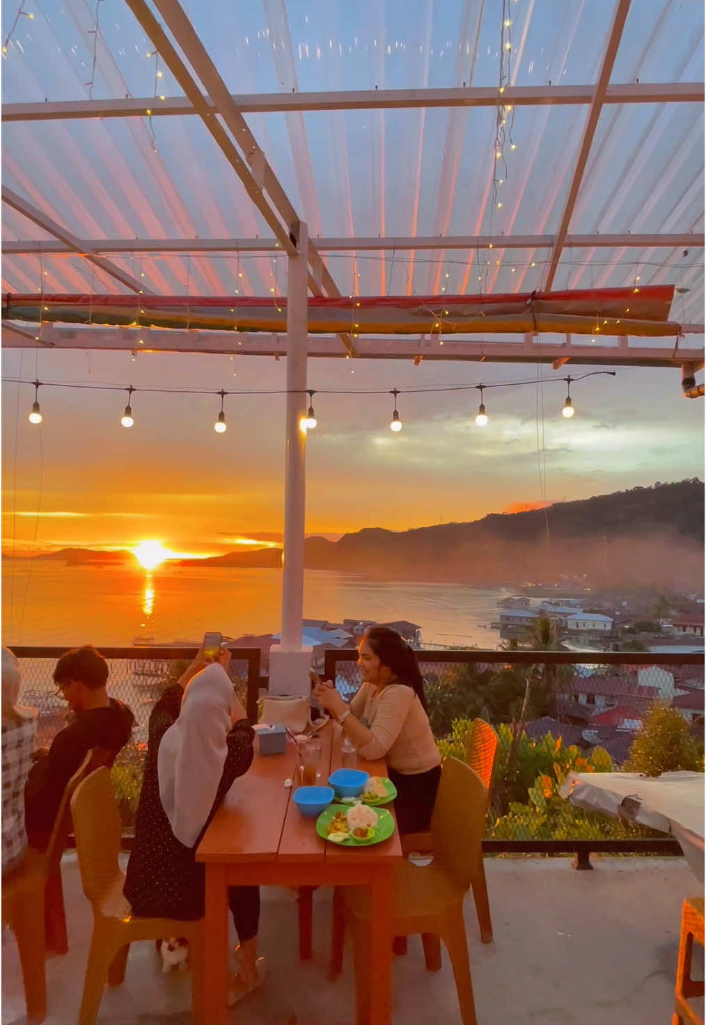 Anak Sibolga mana yang belum pernah ke Panomboman ?  #sibolga #sunset #pandan #tapteng #CapCut #sibolgatapteng #batak 