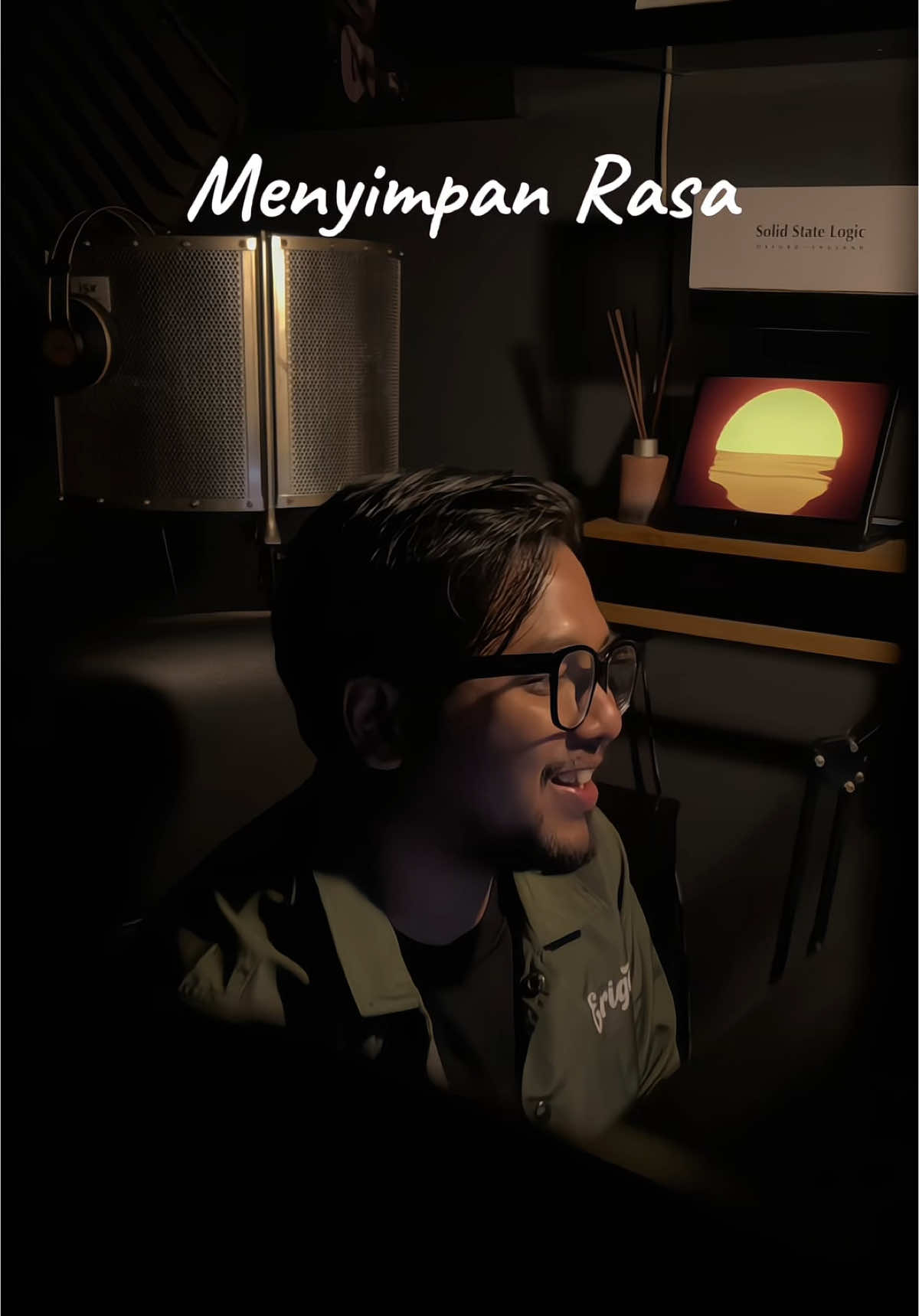 Setelah di liat-liat kamu lucu juga yaa👀 #menyimpanrasa #devano #coverlagu #fypage #tiktok #fyp #musik #musictok #lyrics #risingontiktok #nyanyi 