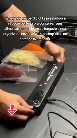 Seladora à Vácuo para Armazenar Alimentos Domésticos Embaladora a Vácuo  #seladoraavácuo #embaladoraavácuo #cozinhapratica #dicasdomesticas #tiktokshopbrasil #utilidadesdomesticas #conservacaoalimentos #economianacozinha #achadinhos #ofertastiktok #promoção #cozinhacriativa #vidadedomestica #seladoraparalimentos