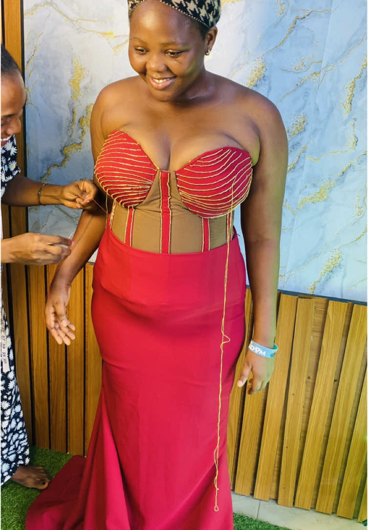 Didn’t have all the time to record our processes so I decided to show you the different stages😍 Let me know if you enjoyed it 🤭 And I can’t forget to mention that this video is not even doing justice to this dress and the beauty in it.  #lightfashionworld👗✨💫  #tik_tok  #fashiondesignerinedostate  #nigerianfashiondesigner  #fashiontiktok  #trendingdesign  #fashiontoday  #fashionrunway  #fashionista  #fashionblog  #fashionweek  #2025  #design  #explorepage✨  #nigeriafashion 