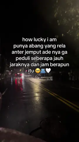 di saat orang rumah udah pada tidur tapi aa rela bergadang buat jemput aku yang baru sampe stasiun jam 1 malem 🥺 