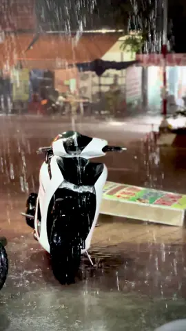 10 ngày dầm mưa cả 10 dễ đổi xe lắm 🫣 #xuhuongtiktok 
