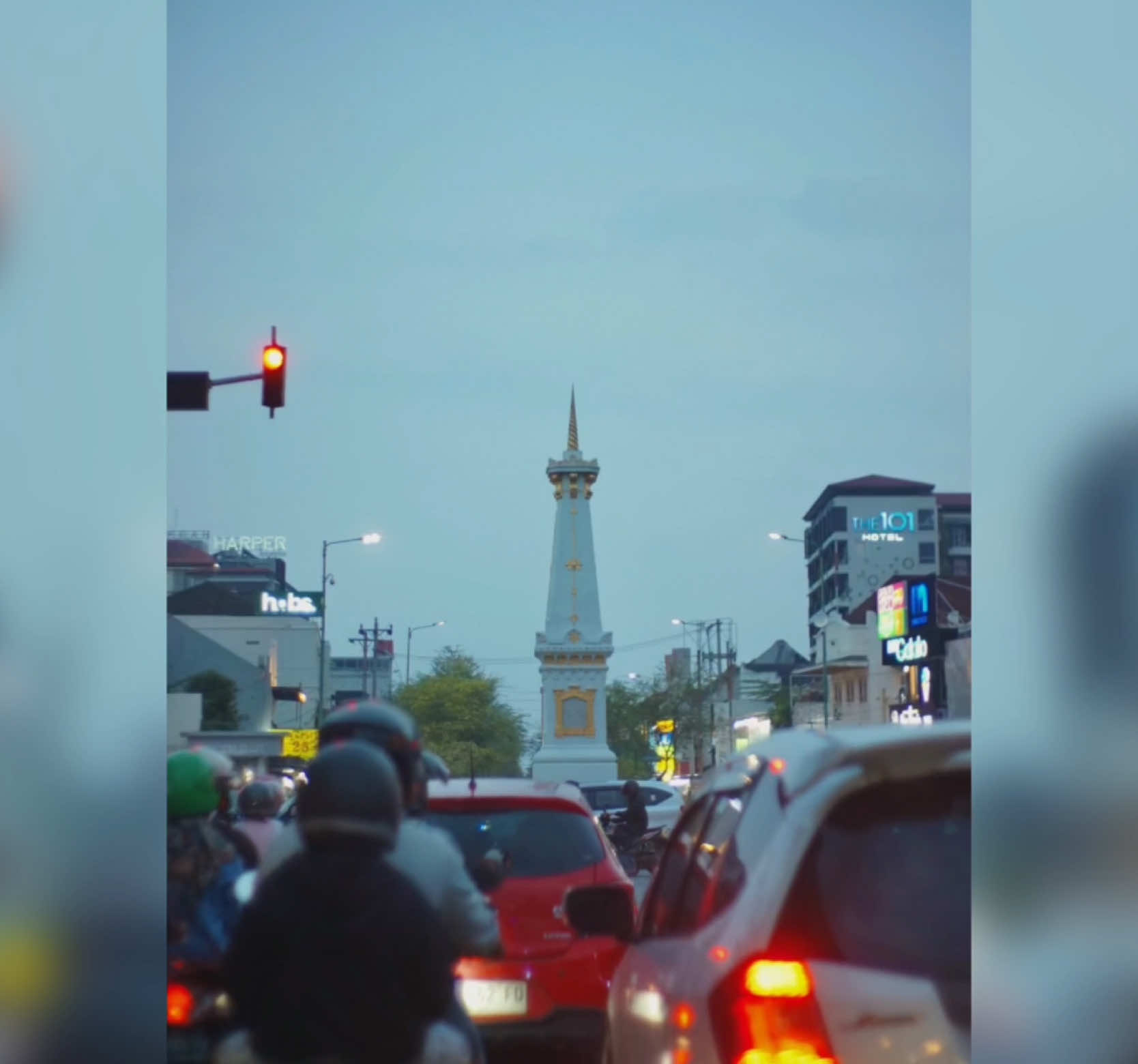 Sore ini Jogja ngga hujan! Motovlog ala-ala, eksperimen aja. Vlog pakai gopro 5, motret pake sony nex 5r. #motovlog #Vlog #pov #photography #streetphotography #gopro #sonyalpha 