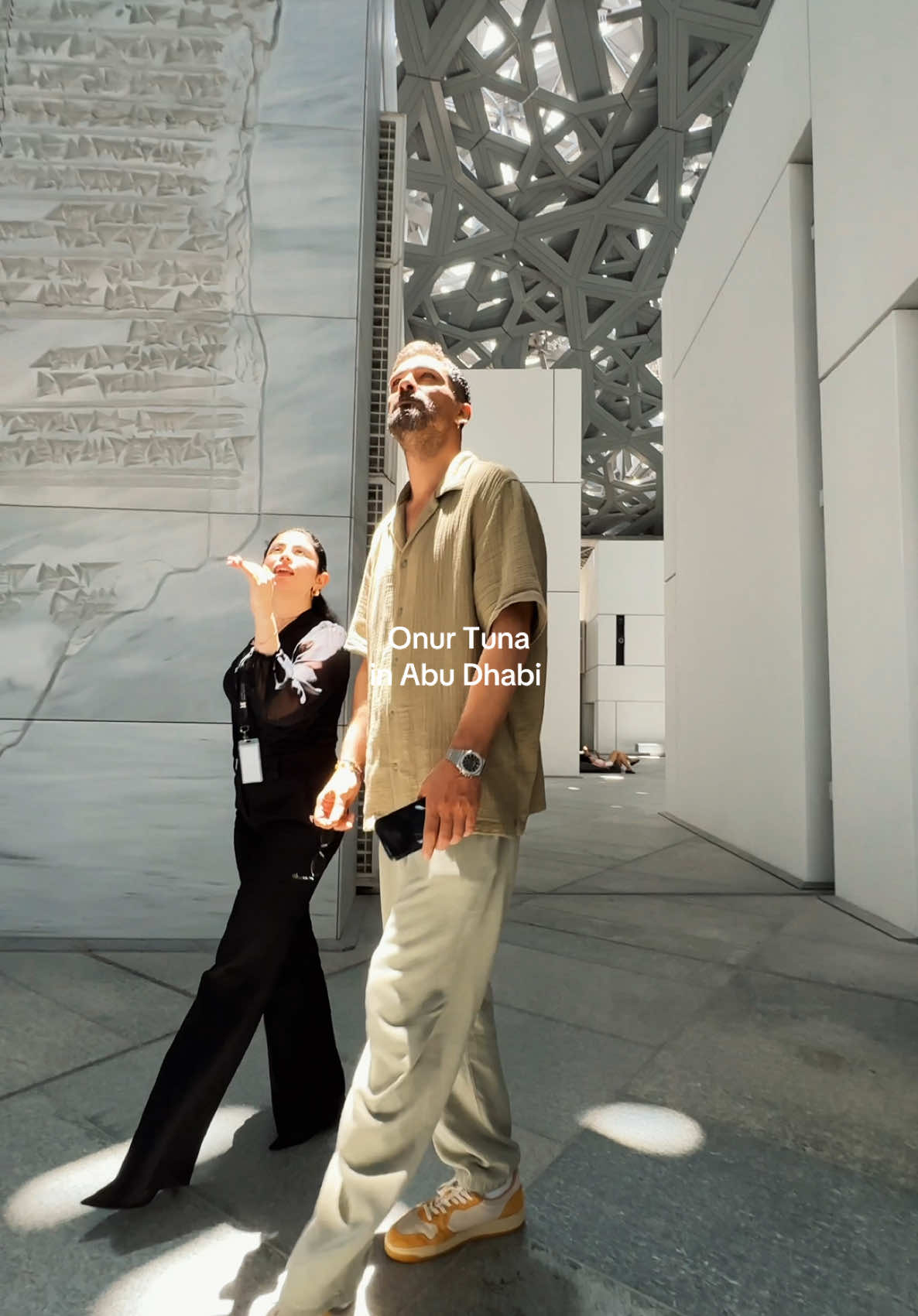 Legendary Turkish actor, Onur Tuna, touring Louvre Abu Dhabi & teamLab phenomena #onurtuna #turkey #turkishdrama #abudhabi 