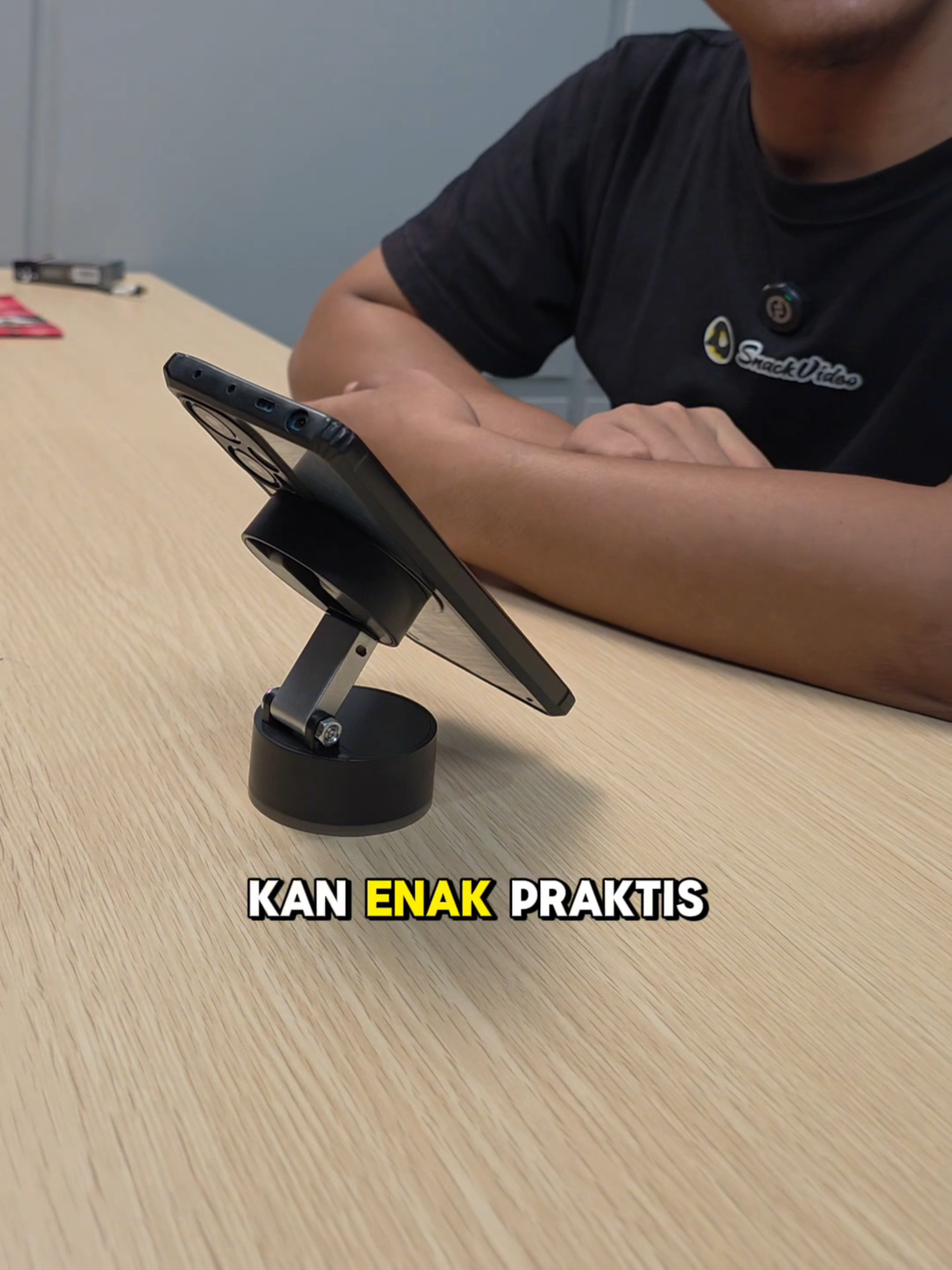 lagi cari phonholder yang kuat, fleksibel, dan cocok buat semua aktivitas? Nih aku kasih rekomendasi phone holder ini! Cocok banget buat nonton drama, video call, atau scroling tik tok tanpa pegal. pegangan kuat, bisa diputar 360 derajat, dan gampang di pasang dimeja dan anti lepas. #phoneholder #phonholdermobil #phonholdermeja #phonholderhp